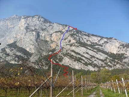 Valle del Sarca, arrampicata, Monte Casale, Il filo di Arianna, Simone Banal, Fabrizio Dellai, Alessandro Beber - Monte Casale in Valle del Sarca con il Pilastro del Vento e la via d'arrampicata Il filo di Arianna di Simone Banal, Alessandro Beber e Fabrizio Dellai