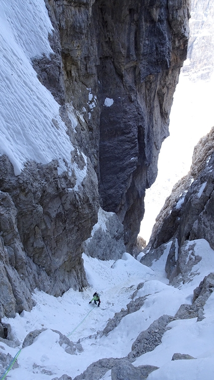 Brenta Dolomites, Campanile Basso, Canalone Ovest  - Climbing up Canalone Ovest next to Campanile Basso, Brenta Dolomites (Piero Onorati, Francesco Salvaterra 15/11/2020)