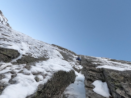 Piz Badile, Matteo Della Bordella, Silvan Schüpbach - Matteo Della Bordella e Silvan Schüpbach sul Pizzo Badile salendo Crossway of Friendship