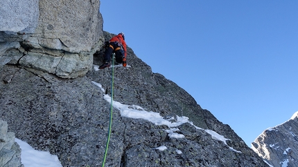 Monte Nero di Presanella, Illogika, Francesco Rigon, Santiago Padrós - Monte Nero di Presanella: gli unici metri su roccia della via Illogika, nel 9° tiro