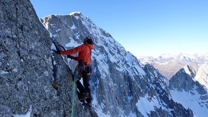 Monte Nero di Presanella, Illogika, Francesco Rigon, Santiago Padrós - Santiago Padrós parte per il 9° tiro della via Illogika al Monte Nero di Presanella