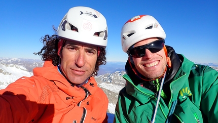 Monte Nero di Presanella, Illogika, Francesco Rigon, Santiago Padrós - Santiago Padrós e Francesco Rigon dopo 6 ore di arrampicata, in vetta al Monte Nero di Presanella