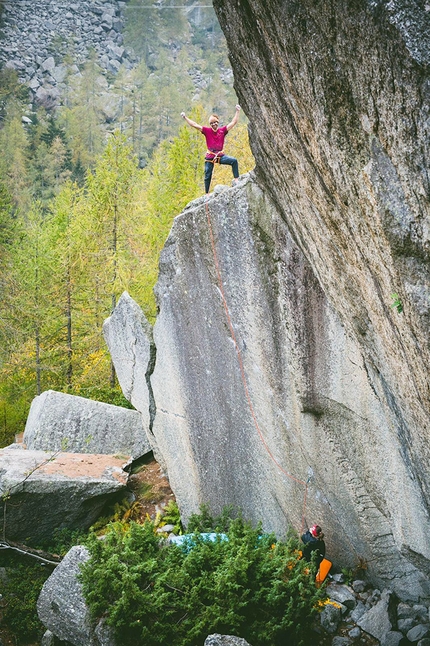 Bernd Zangerl, Valle Orco, Grenzenlos - Bernd Zangerl in Valle dell’Orco making the first ascent of Grenzenlos