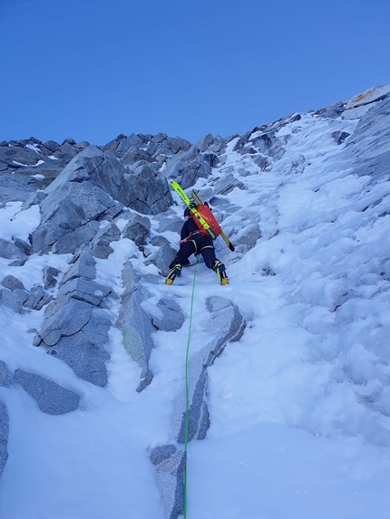 Paralpinism, Aaron Durogati, Simon Gietl, Hochgall - Simon Gietl climbing on Hochgall