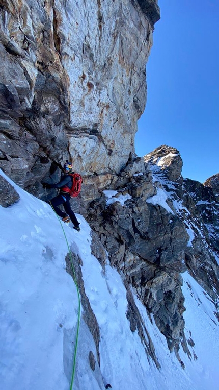 Paralpinism, Aaron Durogati, Simon Gietl, Monte Rauchkofel - Aaron Durogati establishing a new route on Rauchkofel on 29/11/2020 with Simon Gietl before paragliding back down to 