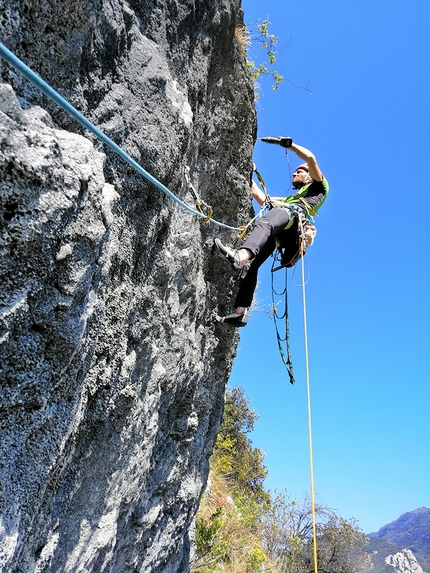 Parete San Paolo, Valle del Sarca, Matteo Rivadossi, Silvio Fieschi - Medusa alla Parete di San Paolo (Arco, Valle del Sarca): in apertura su L3