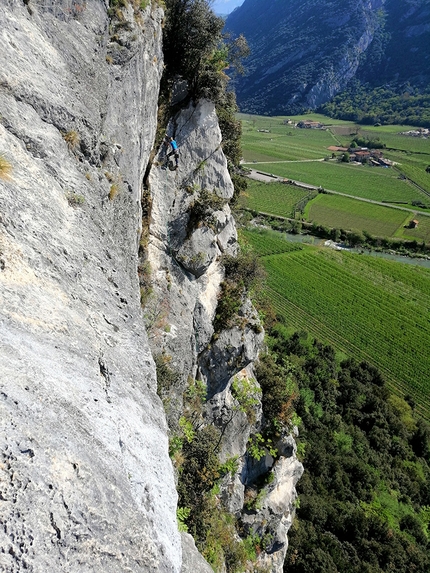 Parete San Paolo, Valle del Sarca, Matteo Rivadossi, Silvio Fieschi - Medusa alla Parete di San Paolo (Arco, Valle del Sarca): cordata su Ape Maia