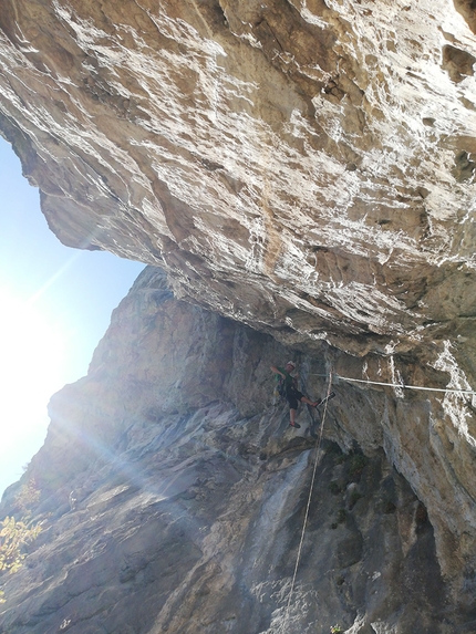 Rupe di Santa Massenza, Valle del Sarca, Luca Giupponi, Markus Aufderklamm - Io Penso Positivo, Rupe di Santa Massenza, Valle del Sarca: Luca Giupponi sul secondo tiro