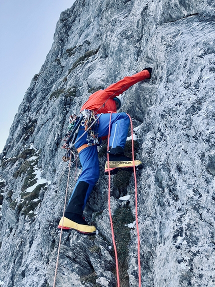 Gross Ruchen, Switzerland, Dani Arnold, Roger Schäli - Roger Schäli establishing Egidius up the North Face of Gross Ruchen in Switzerland (21/11/2020)