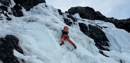 Rocce Russelle, Pian della Mussa, Giancarlo Maritano, Umberto Bado, Marco Salomone - Sul quarto tiro del Couloir Nord-Est di Rocce Russelle di Gian Carlo Grassi e P. Sobrà