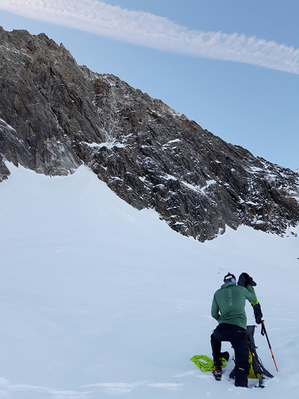 Großer Greiner, Simon Messner, Martin Sieberer, Zillertal - Simon Messner and Martin Sieberer climbing Großer Greiner,  Zillertal Alps