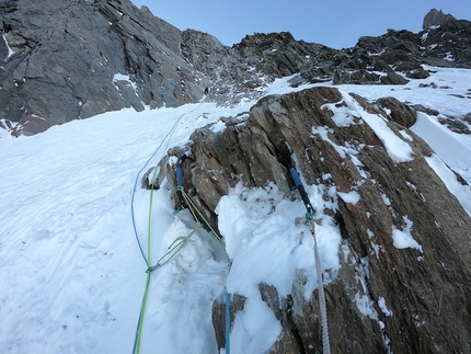 Großer Greiner, Simon Messner, Martin Sieberer, Zillertal - Simon Messner and Martin Sieberer climbing Großer Greiner,  Zillertal Alps