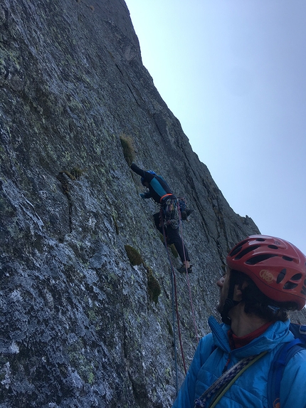 Roda Val della Neve, Val Bregaglia, Caterina Bassi, Stefano Libera, Martino Quintavalla - Spettro di Brocken alla Roda Val della Neve (Val Bregaglia): Caterina Bassi in apertura su L11