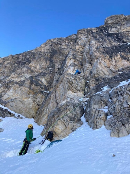 Gran Sometta, Valle d'Aosta, François Cazzanelli, Roger Bovard, Emrik Favre, Jerome Perruquet, Francesco Ratti, Stefano Stradelli - Gran Sometta (3361m), Valle d'Aosta: François Cazzanelli, Jerome Perruquet e Stefano Stradelli in apertura su Goccia a Goccia si Scala la roccia