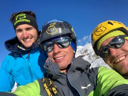 Gran Sometta, Valle d'Aosta, François Cazzanelli, Roger Bovard, Emrik Favre, Jerome Perruquet, Francesco Ratti, Stefano Stradelli - François Cazzanelli, Jerome Perruquet e Stefano Stradelli in cima a Goccia a Goccia si Scala la roccia, Gran Sometta (3361m), Valle d'Aosta