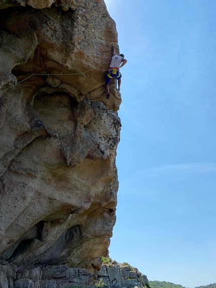 Monte Tuvu, Sardegna - Marco Corda su Il nido del falco (7b+), Monte Tuvu, Sardegna