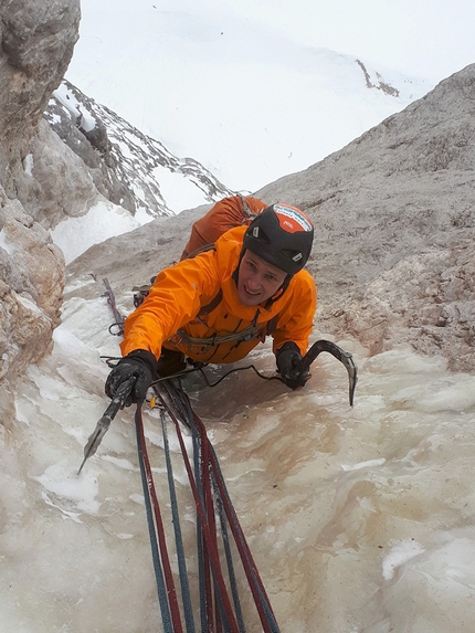 Karwendel, David Bruder, Martin Feistl - David Bruder e Martin Feistl aprono Stalingrad, tra Grubenkarspitze (2663m) e Plattenspitze (2492m) nel Karwendel in Austria.