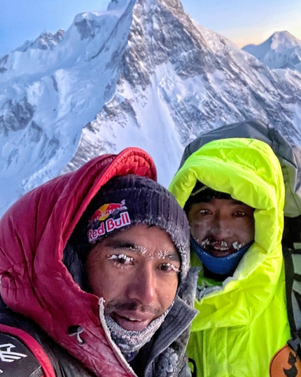 Nirmal Purja - Nirmal Purja e Mingma Tenzi Sherpa al Campo 2 di K2 il 30/12/2020