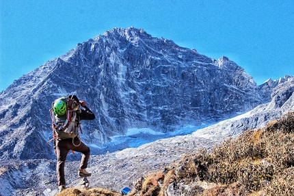 Luza Peak, Nepal, Sherpa, Pemba Sharwa Sherpa, Urken Sherpa, Lhakpa Gyaljen Sherpa - Luza Peak in Nepal climbed by Pemba Sharwa Sherpa, Urken Sherpa, Lhakpa Gyaljen Sherpa, winter 2020