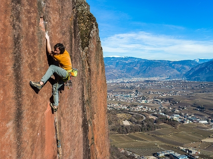 Florian Riegler, Skinwalker - Florian Riegler su Skinwalker, la difficile fessura d’arrampicata trad vicino a Bolzano