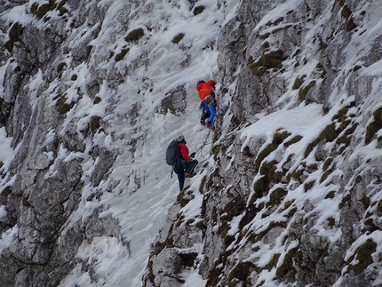 Cimon di Palantina, Alpago - Santiago Padrós assicurato da Diego Toigo durante la prima ripetizione di Questo Gioco di Fantasmi al Cimon di Palantina in Alpago