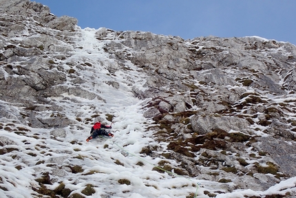 Cimon di Palantina, Alpago - Diego Toigo effettua insieme a Santiago Padrós la prima ripetizione di Questo Gioco di Fantasmi al Cimon di Palantina in Alpago