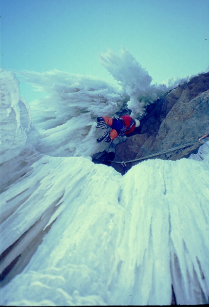 Bletterbach, Sudtirolo, Daniel Ladurner - Valentin Riegler durante la prima salita di Movieland a Bletterbach in Sudtirolo (Hannes Lemayr, Valentin Riegler 2003)