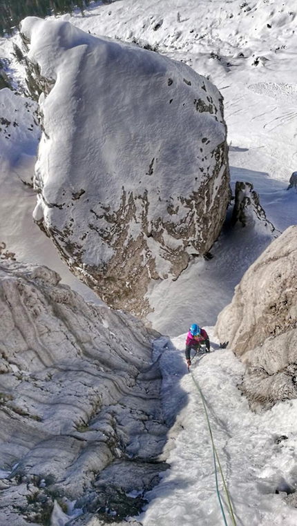 Cascata Toboga, Pala delle Masenade, Moiazza, Dolomiti, Giorgia Felicetti, Federico Dell'Antone - Giorgia Felicetti sulla Cascata Toboga alla Pala delle Masenade, Moiazza, Dolomiti