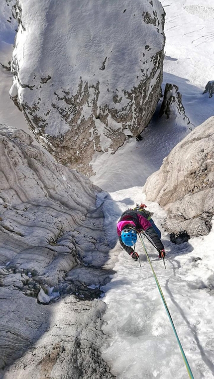 Cascata Toboga, Pala delle Masenade, Moiazza, Dolomiti, Giorgia Felicetti, Federico Dell'Antone - Giorgia Felicetti sulla Cascata Toboga alla Pala delle Masenade, Moiazza, Dolomiti