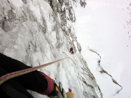 Cimon di Palantina, Gruppo Col Nudo - Cavallo, Dolomiti - Questo Gioco Di Fantasmi, primi salitori: Barry Bona e Peter Moser (Cimon di Palantina 2190m, Gruppo Col Nudo - Cavallo)