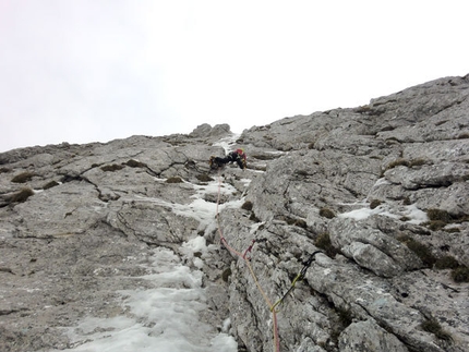 Cimon di Palantina, Gruppo Col Nudo - Cavallo, Dolomiti - Questo Gioco Di Fantasmi, primi salitori: Barry Bona e Peter Moser (Cimon di Palantina 2190m, Gruppo Col Nudo - Cavallo)