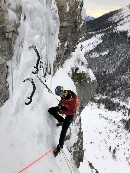 Dolomiti di Brenta, Val delle Seghe, Franco Nicolini, Davide Galizzi - Davide Galizzi in azione in Val delle Seghe, Dolomiti di Brenta, insieme a Franco Nicolini