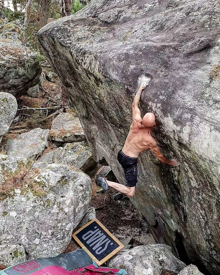 Nicolas Januel finds Le sens de la fête 8B+ boulder at Fontainebleau