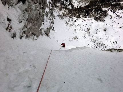 Cimon di Palantina, Gruppo Col Nudo - Cavallo, Dolomiti - Questo Gioco Di Fantasmi, primi salitori: Barry Bona e Peter Moser (Cimon di Palantina 2190m, Gruppo Col Nudo - Cavallo)