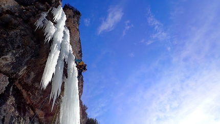 Val Pramper, Dolomiti di Zoldo, Santiago Padrós, Giovanni Zaccaria - Giovanni Zaccaria sul quarto tiro di Fantastico Piacere in Val Pramper, Dolomiti di Zoldo