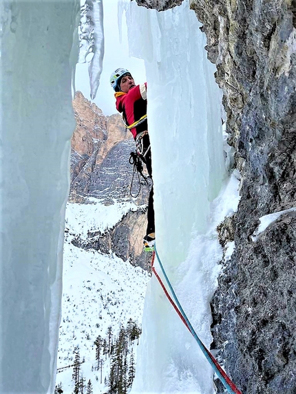 Sass Dlacia, Alta Badia, Dolomiti, Marcello Cominetti, Giorgio Manica - Marcello Cominetti sull'ultimo tiro di Stratos sul Sas Dlacia nelle Dolomiti