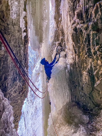 Lauterbrunnental, Exocet, Dani Arnold, Roger Schäli - Dani Arnold apre Exocet a Lauterbrunnen in Svizzera