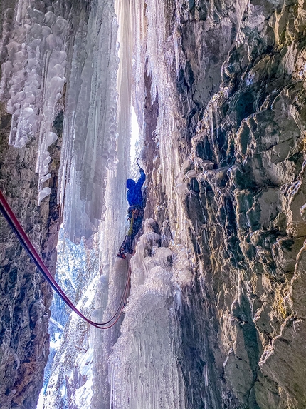 Lauterbrunnental, Exocet, Dani Arnold, Roger Schäli -  Dani Arnold establishing Exocet at Lauterbrunnen in Switzerland