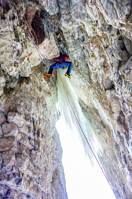 Lauterbrunnental, Exocet, Dani Arnold, Roger Schäli - Roger Schäli establishing Exocet at Lauterbrunnen in Switzerland