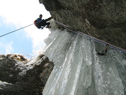 Ice Valle di Gressoney - Etica Coatta. Pierre Vezzoli in doppia dal terzo tiro