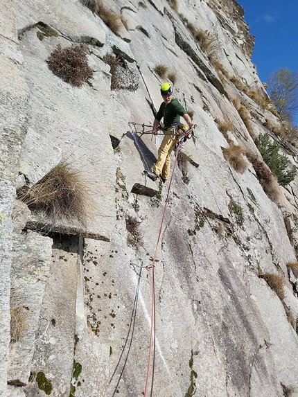 Rocca Parey, Val Sangone - Rocca Parei in Val Sangone: durante la richiodatura delle vie