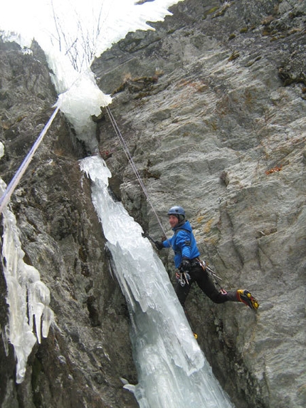 Ice Valle di Gressoney - Etica Coatta. Pierre Vezzoli sul terzo tiro