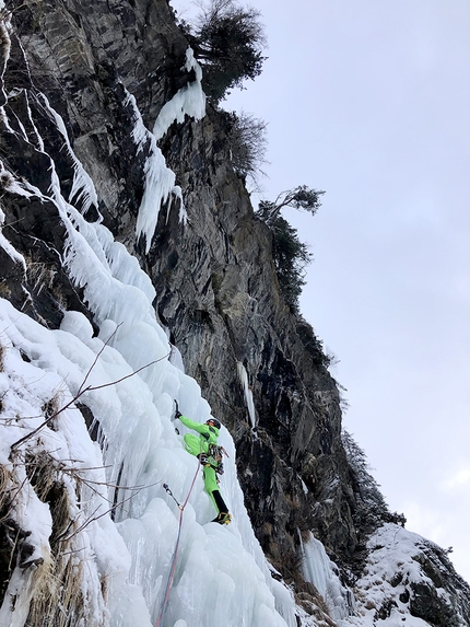 Rein in Taufers, Simon Gietl, Mark Oberlechner - Simon Gietl making the first ascent of Dogma at Rein in Taufers (Italy) with Mark Oberlechner