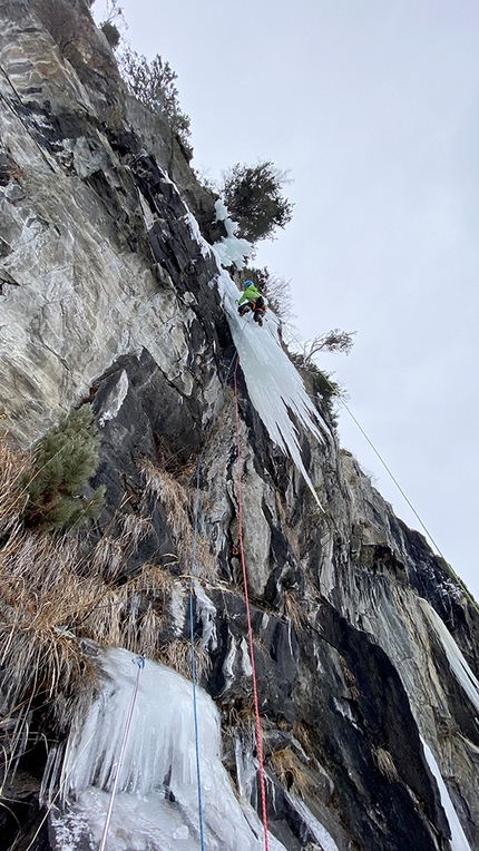 Rein in Taufers, Simon Gietl, Mark Oberlechner - Mark Oberlechner making the first ascent of Dogma at Rein in Taufers (Italy) with Simon Gietl