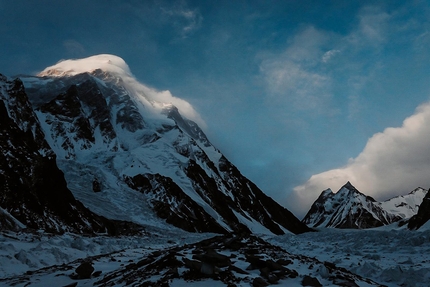 K2 - Sul K2 non si hanno più notizie degli alpinisti Juan Pablo Mohr, Muhammad Ali Sadpara e John Snorri, impegnati nel tentativo di vetta invernale della seconda montagna più alta della terra.