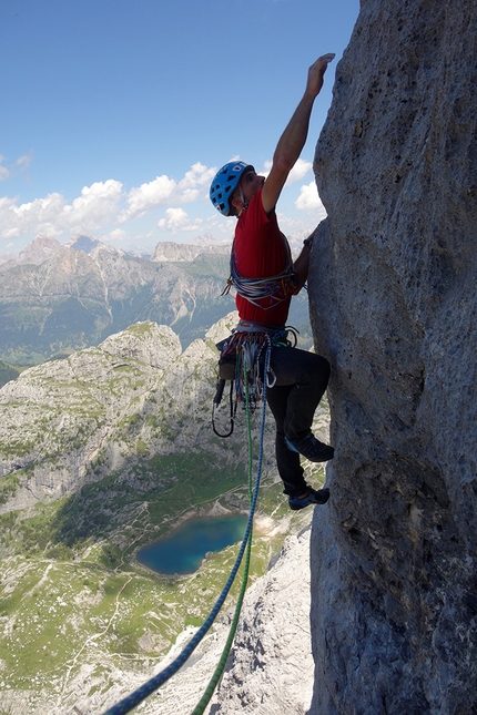 DoloMitiche 2020, Alessandro Beber - Alessandroi Baù sul 4° tiro della via Bellenzier alla Torre d'Alleghe, Civetta, Dolomiti