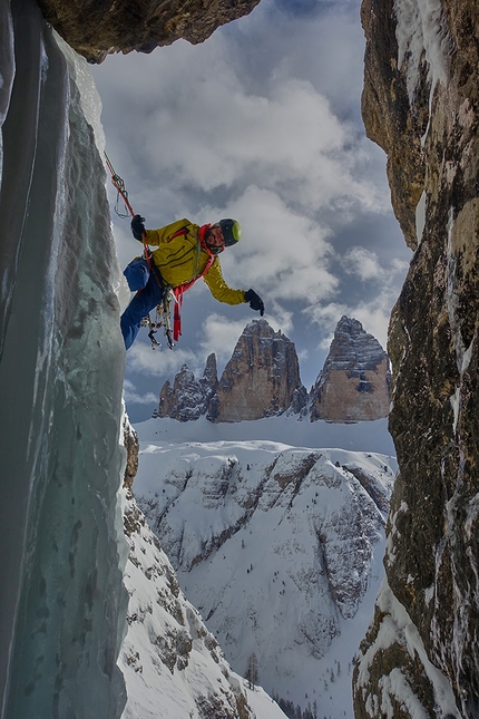 Val Rienza, Tre Cime di Lavaredo, Dolomiti, Manuel Baumgartner, Martin Baumgartner - Manuel Baumgartner 'sopra' le Tre Cime di Lavaredo durante l'apertura di Eisradius in Val Rienza, Dolomiti il 29/01/2021 con suo cugino Martin Baumgartner