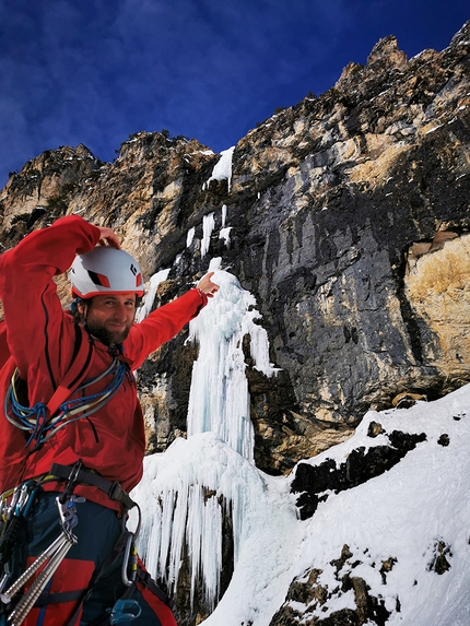 Val Rienza, Tre Cime di Lavaredo, Dolomiti, Manuel Baumgartner, Martin Baumgartner - Martin Baumgartner indica il crollo di Last Minute, Val Rienza, Dolomiti, un'ora dopo l'apertura con Manuel Baumgartner