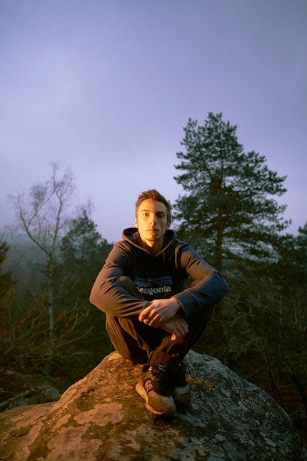 Simon Lorenzi e Soudain seul, il suo boulder di 9A a Fontainebleau in Francia