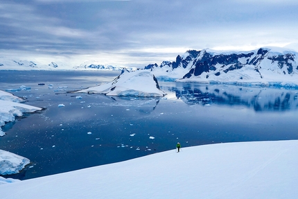 Antarctica, Gianluca Cavalli, Manrico Dell'Agnola, Marcello Sanguineti - Gianluca Cavalli, Manrico Dell'Agnola and Marcello Sanguineti ski mountaineering in the Antarctic